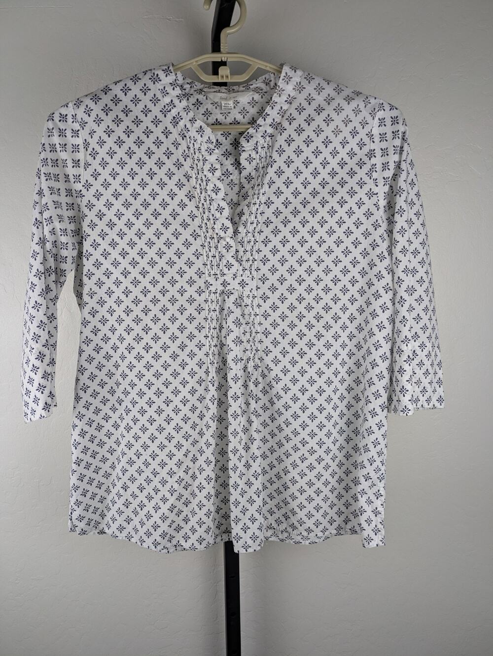 Land 'n Sea XL cotton lightweight pleated front pullover top white blue gray